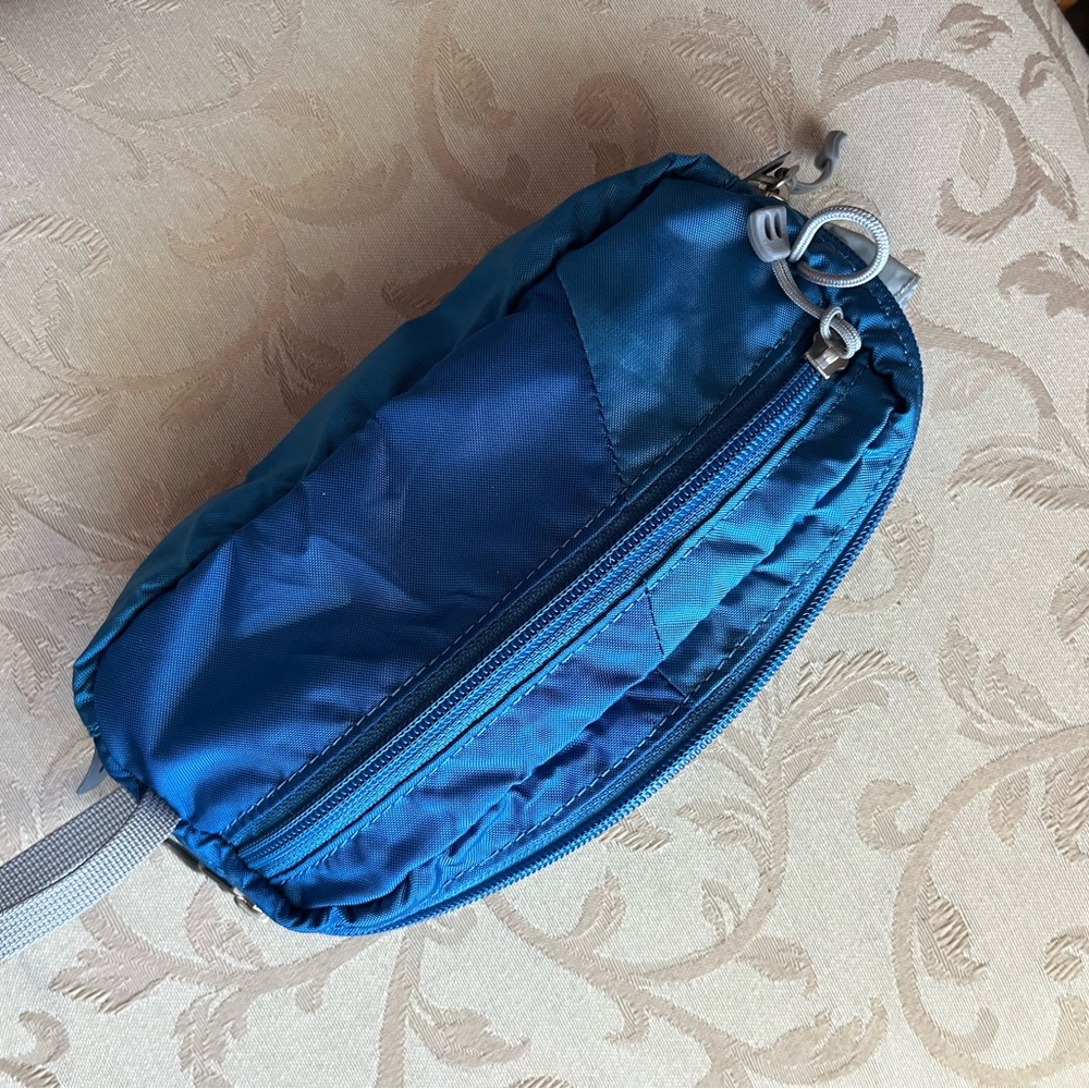 REI Navy Blue Men's Belt Bag - Picture 9 of 9